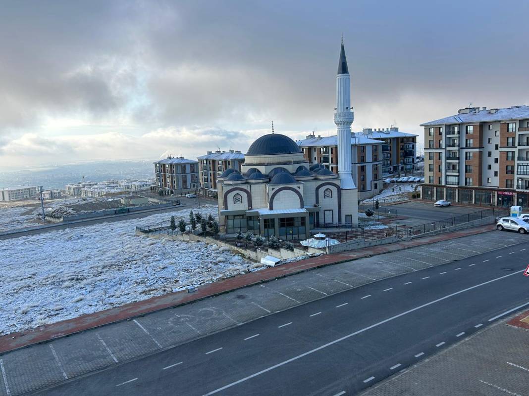 Konya’nın merkezine 11 Nisan’da kar sürprizi 9